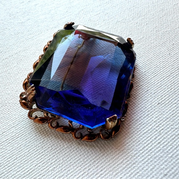 Vintage Sapphire Blue Faceted Glass Brooch - Picture 5 of 14